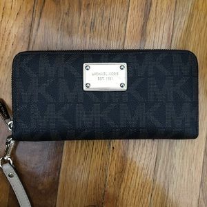 Michael Kors Wallet/Wrislet